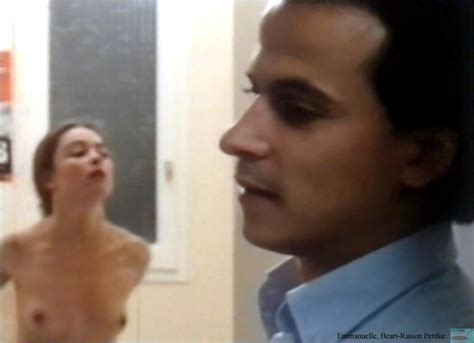 Naked Emmanuelle Béart in Raison perdue