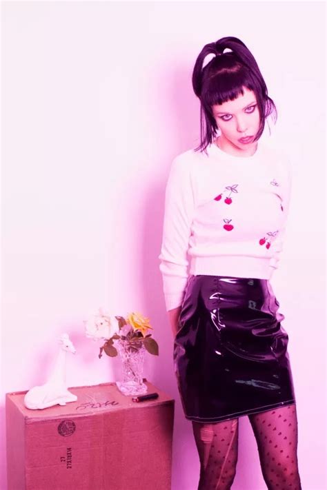 Infinitamente Aleatorio Alice Glass Stillbirth