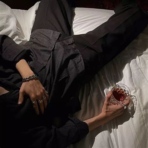 Chat with e v e r e s t - Enjoy Free AI Character Roleplay | FlowGPT ...