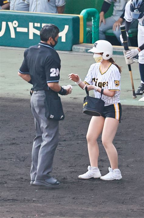 大阪 虎之介 𝑻𝒐𝒓𝒂𝒏𝒐𝒔𝒖𝒌𝒆 𝑶𝒔𝒂𝒌𝒂 On Twitter 2022年5月22日 阪神タイガース 甲子園球場 タイガースガールズ ボールガール Mimori Moeko 阪神