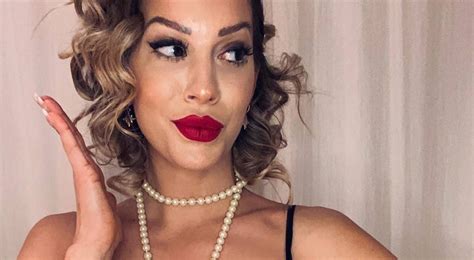 Noelia Marzol impactó con una foto hot con un top de cadenas Caras