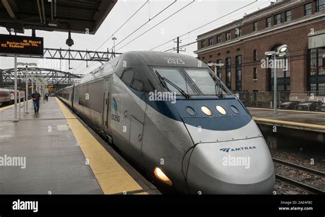 Amtrak Hi Speed Acela Train In New Haven Station Rainy Day Stock Photo