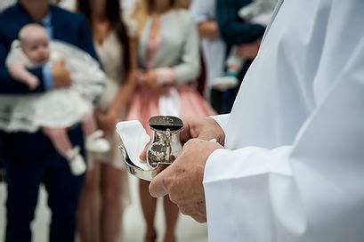 Oferta i cennik na reportaż z Chrztu Świętego Elwira Dobrzańska Fotograf