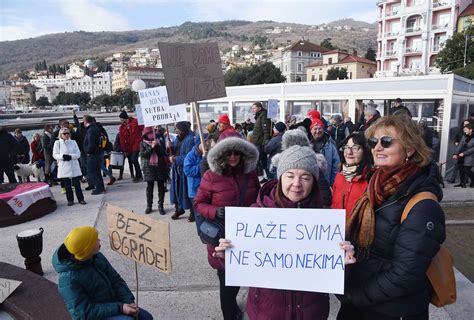 Va vražju mater hote ne damo naše grote Opatijci prosvjedovali