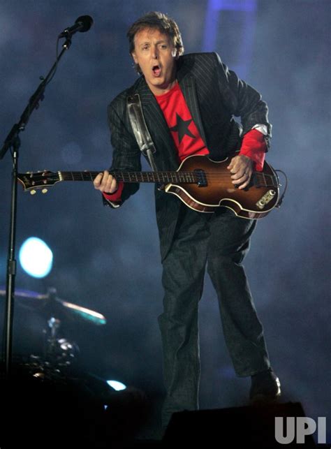 Photo: PAUL MCCARTNEY PERFORM IN THE PRE GAME SHOW AT SUPERBOWL XXXIX ...