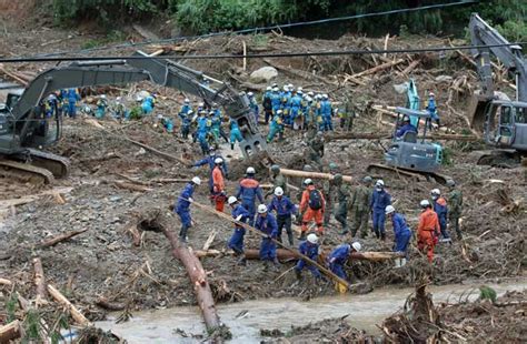 行方不明者の捜索が続く土砂崩れ現場＝熊本県…：2020年大雨・台風 写真特集：時事ドットコム