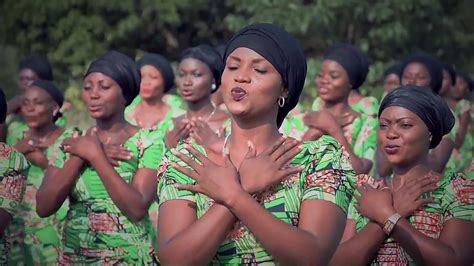 Biso Ba Lingomba Avec Papa Masambukidi Samuel Et La Chorale Fille