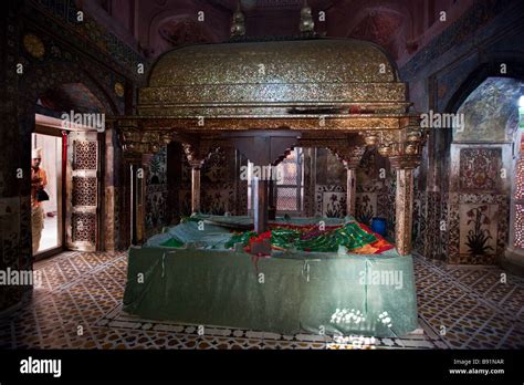 Inside Sheikh Salim Chishti Tomb Inside The Friday Mosque In Fatehpur