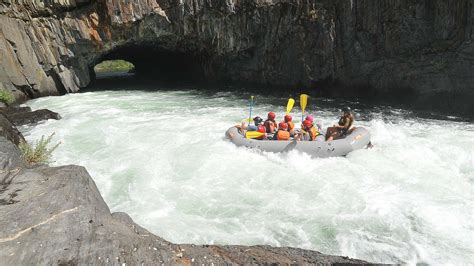 Entering The Tunnel Whitewater Rafting Middle American River Arta River