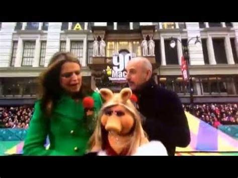 The Muppets open the 2016 Macy's Thanksgiving Day Parade. : TheMuppets