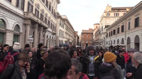 Cpr Ponte Galeria Il Sit In Per Chiedere La Chiusura Del Centro E