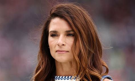 Danica Patrick Goes Viral With Bikini Snap From Her Beach Vacation Daily Mail Online