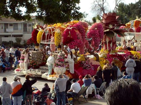 Rose Parade Float Viewing - How to See the Floats Up Close