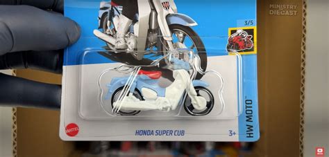 Inside The 2023 Hot Wheels Case E Behold The 1968 Mazda Cosmo Sport Super Treasure Hunt