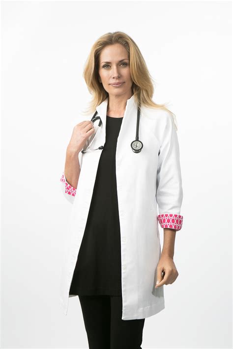 THE ESSENTIAL WHITE LAB COAT | White lab coat, Doctor coat, Lab coat fashion