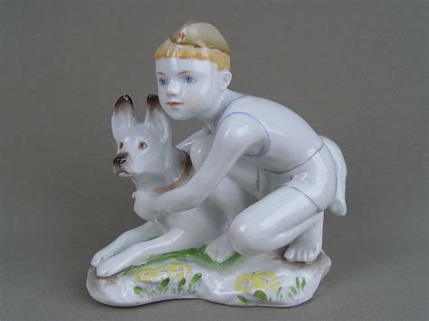 «Юный пограничник», фарфор, роспись. ЛФЗ, середина XX века, высота — 13 ...