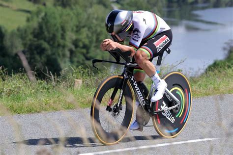 Crit Rium Du Dauphin Tape Remco Evenepoel Remporte Le Contre La