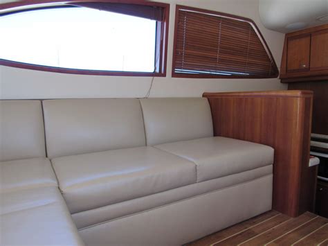 42 Bertram 390 Convertible 2005 | HMY Yachts