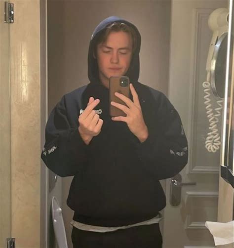 Pin By Saga Flygare On Kit Connor Connor Hot Actors Cute Guys