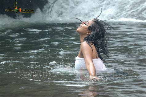 Gsv Pics Photos With Poetry Telugu Mallu Actress Poorna Hot Bathing Scene