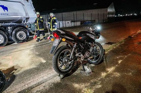 Schwerer Unfall In Kirchheim Motorradfahrer St Rzt Nach Kollision Mit