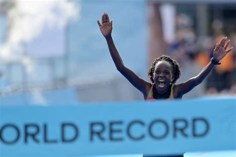 Kenyan Jepchirchir Breaks Womens Marathon World Record In London