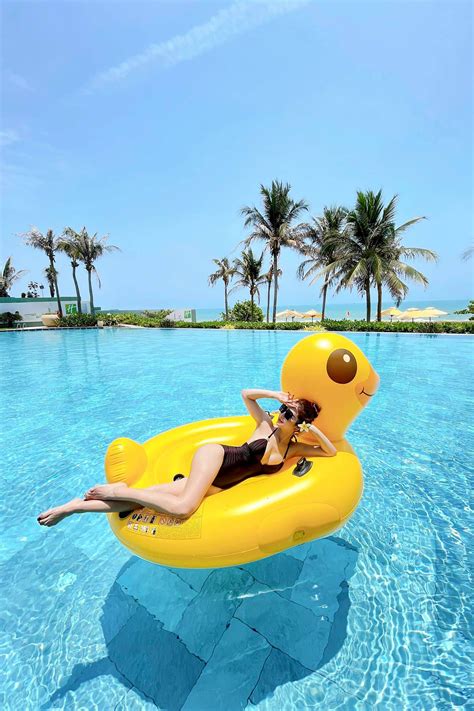 Hoa hậu Jennifer Phạm diện bikini nóng bỏng