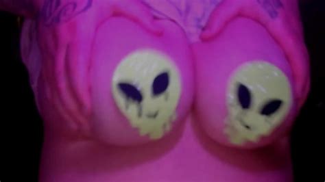 Grandes Tetas Aceitadas Con Pasteles Milf Aceite Tetas Masaje Juega Conmigo Enjoy Pornhub