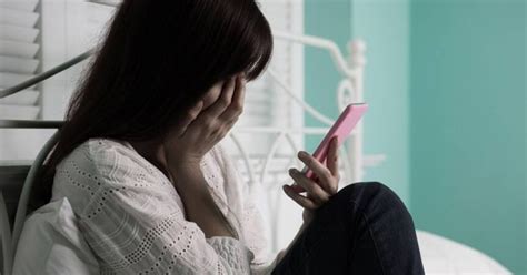 Σοκ Γυναίκα κατήγγειλε ένστολο σύντροφό της για revenge porn