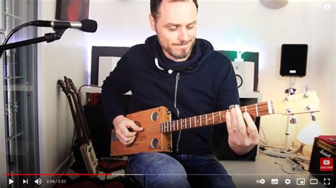 Apprendre à jouer Ain t no Sunshine de Bill Withers Cigar Box Guitar