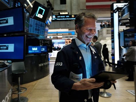 Dow soars more than 500 points as US stocks trade mixed to close out ...