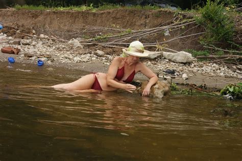 In Bikini Near Marge 23 Pics XHamster