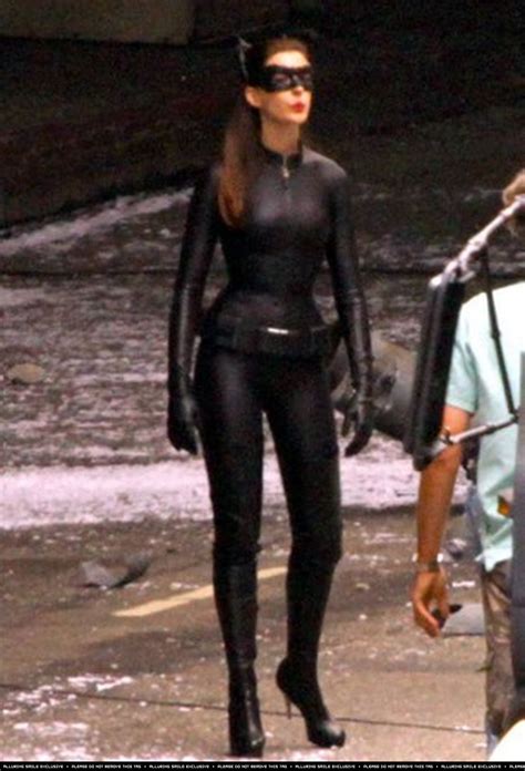 On Set Of The Dark Knight Rises Anne Hathaway Photo 28514043 Fanpop