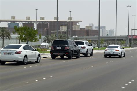 شرطة أبوظبي تُحذر من خطورة إرباك السائقين على مسار التجاوز