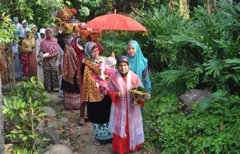 Tradisi Unik Orang Minang Ini Masih Tetap Eksis Merahputih