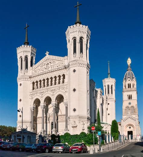 La basilique de Fourvière monument de Lyon fort en Histoire