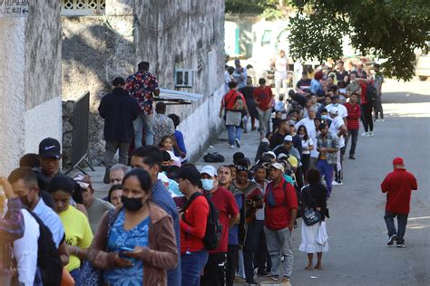 Abandonan Caravana Y Se Entregan Migrantes En Frontera Sur De México