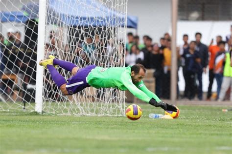 Hernán Barcos anotó y terminó atajando con Alianza Lima El blog de mi