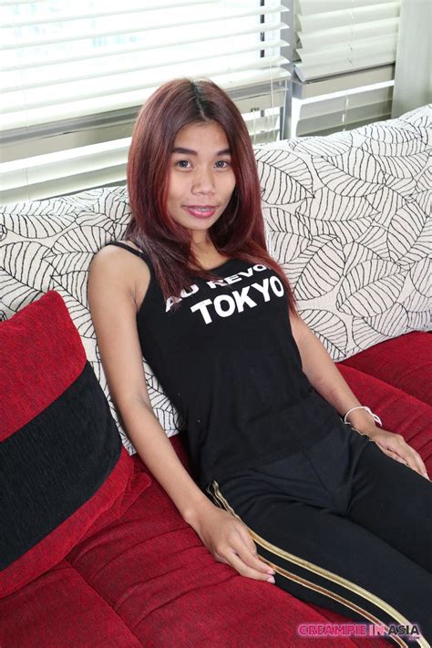 T Towierte Asiatische Babes Zeigen Ihre Kleinen Titten W Hrend Sie