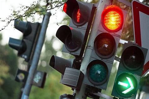 The Importance Of Abiding Traffic Lights And Road Signs