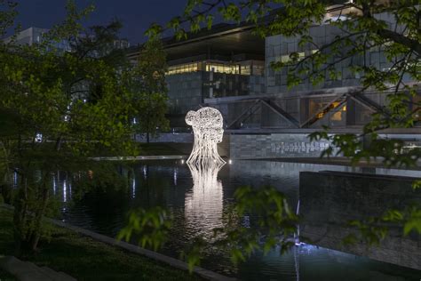 Telefónica recibe a Iris la escultura monumental realizada por Jaume