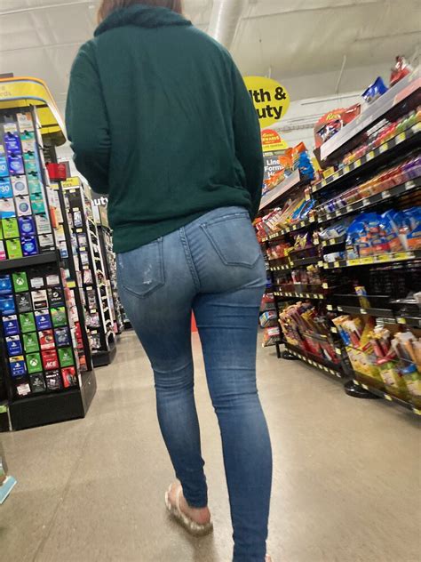 Super Thick Brunette Milf Tight Jeans Pawg Tight Jeans Forum