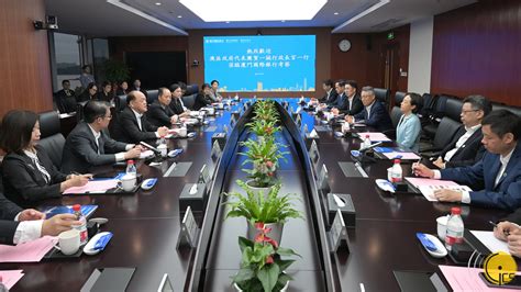 Chefe Do Executivo Ho Iat Seng Visita O Banco Internacional De Xiamen