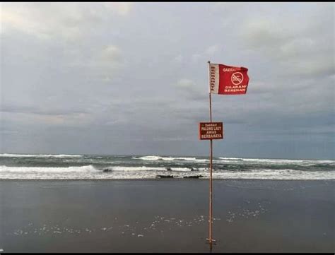 Waspada Ombak Di Pantai Selatan Jawa Capai 4 Meter