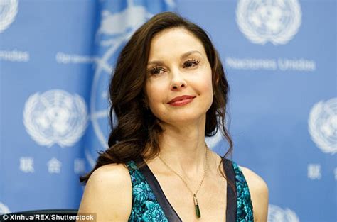 Harvey Weinstein Offered Myleene Klass A Sex Contract Daily Mail Online