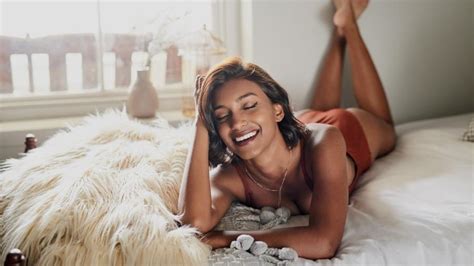 Vibrador ou sugador de clitóris Saiba como escolher o sex toy ideal