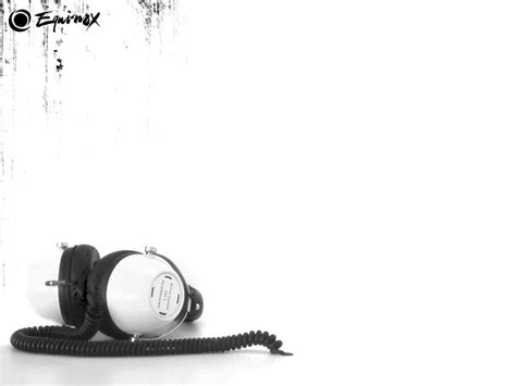 Наушники фото. Основной цвет обоев: Белый