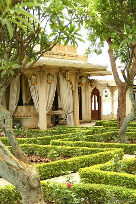 Indian Palace Garden in Rajasthan