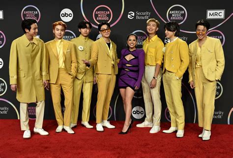 Becky G American Music Awards 2021 • Celebmafia