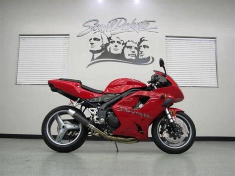 2006 Triumph Daytona 955i - Moto.ZombDrive.COM